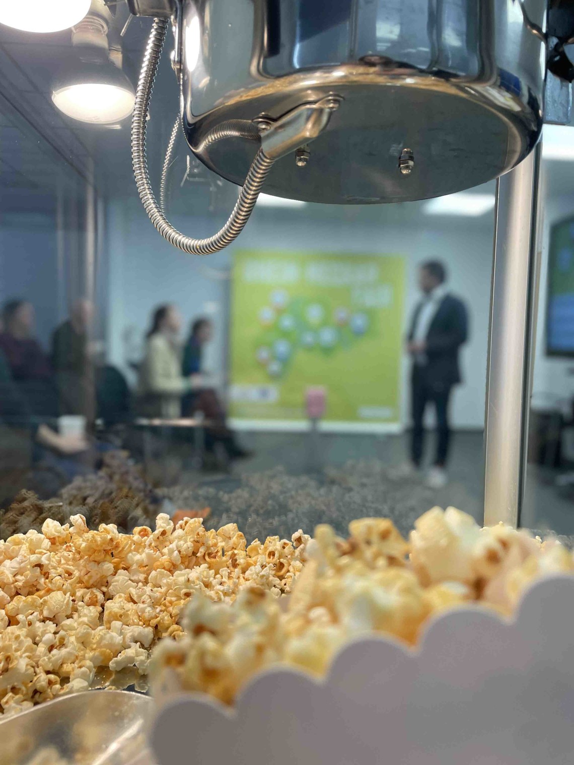 Blick aus einer Popcornmaschine auf die Veranstaltung | © VRRN