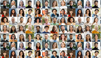 viele Profilbilder von Menschen nebeneinander | © Adobe Stock / Maria Vitkovska