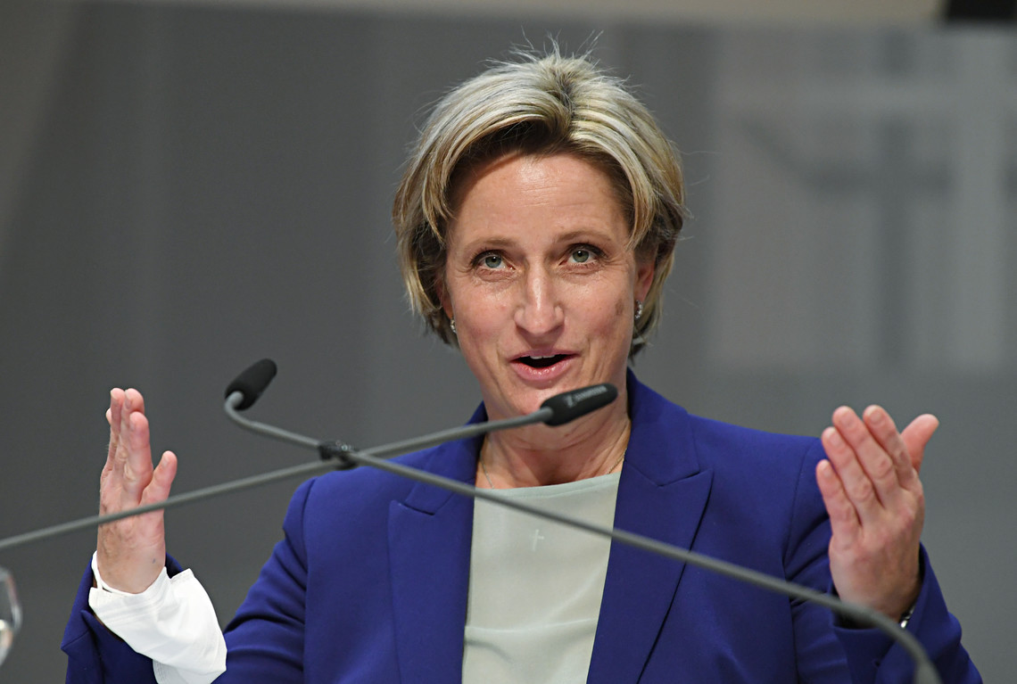 Die Wirtschaftsministerin von Baden-Württemberg am Rednerpult | © Franziska Kraufmann