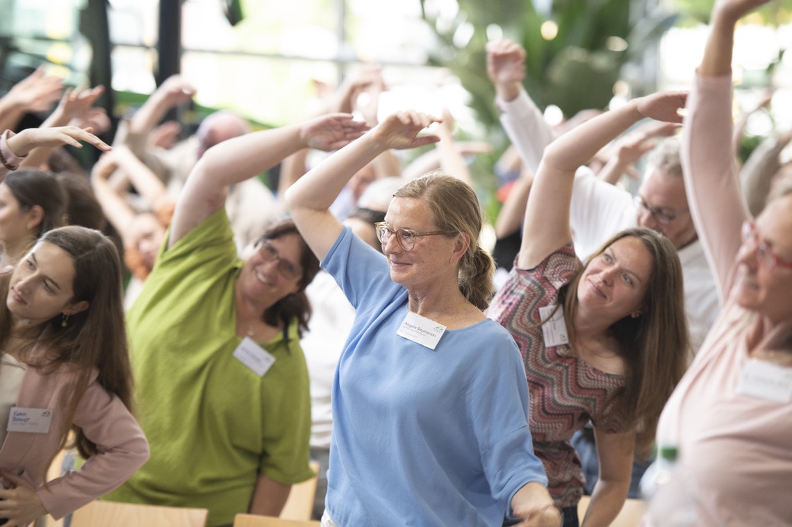 Bewegungseinheit als Energizer zwischen den Keynotes | © MRN GmbH/Schwerdt