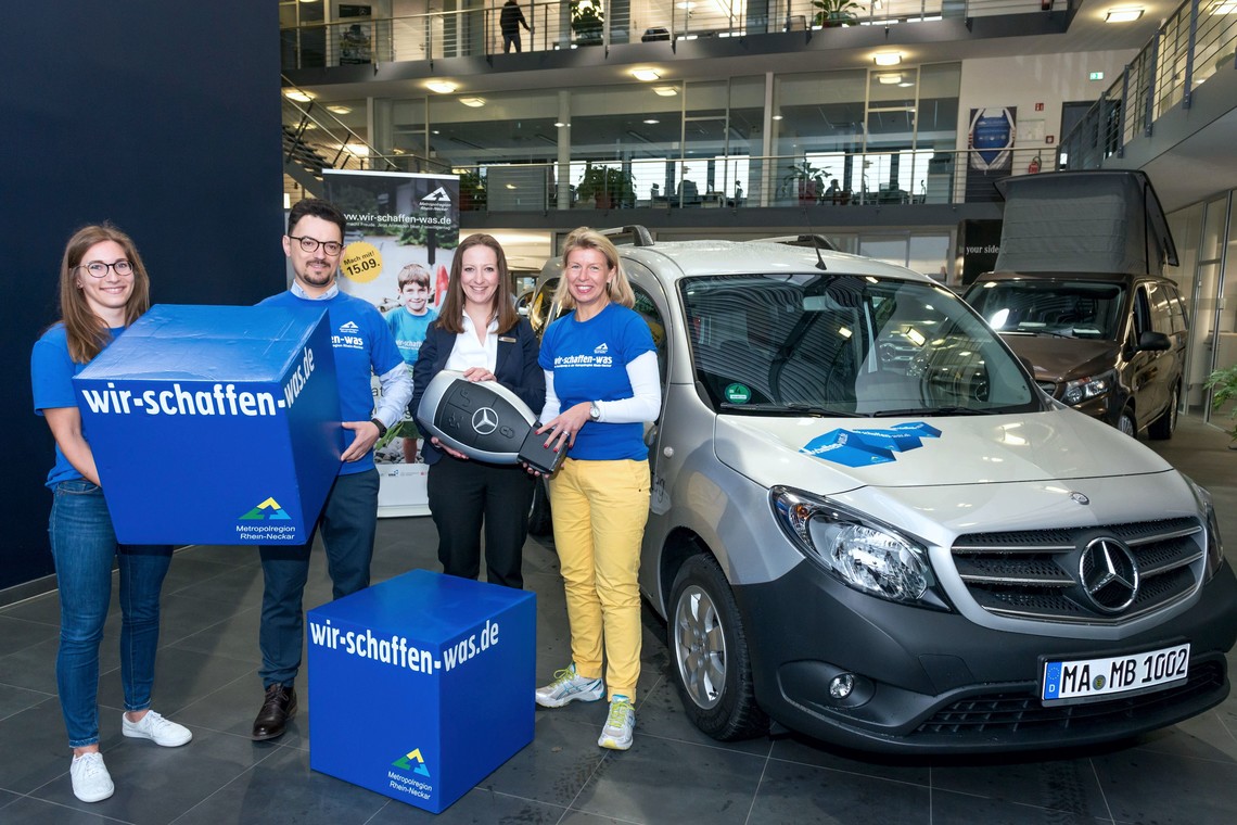 Übergabe Freiwilligentag-Fahrzeug im Mercedes-Nutzfahrzeugzentrum Mannheim | © MRN GmbH / Rittelmann