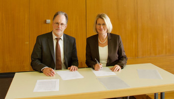 Unterzeichnung der Kooperationsvereinbarung zwischen Universität Speyer und Metropolregion Rhein-Neckar | © DUV Speyer / Lutz Berger Unterzeichnung der Kooperationsvereinbarung zwischen Universität Speyer und Metropolregion Rhein-Neckar | © DUV Speyer / Lutz Berger