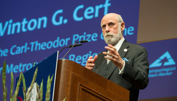 Vinton Cerf_Acceptance Speech_Carl Theodor Preis_Heidelberg Stadthalle | © ZMRN e.V./Schwerdt Vinton Cerf_Acceptance Speech_Carl Theodor Preis_Heidelberg Stadthalle | © ZMRN e.V./Schwerdt