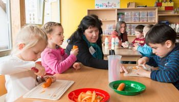 Das Kita-Projekt „Abenteuer Essen“ fördert das Ernährungsbewusstsein von klein auf | © MRN GmbH/Schwerdt Das Kita-Projekt „Abenteuer Essen“ fördert das Ernährungsbewusstsein von klein auf | © MRN GmbH/Schwerdt
