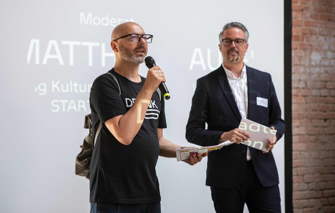 Denkfest 2019 - Robert Montoto (komm. Leiter Kulturbüro Rhein-Neckar) und Moderator Matthias Rauch (v.l.) | © MRN GmbH/Arthur Bauer