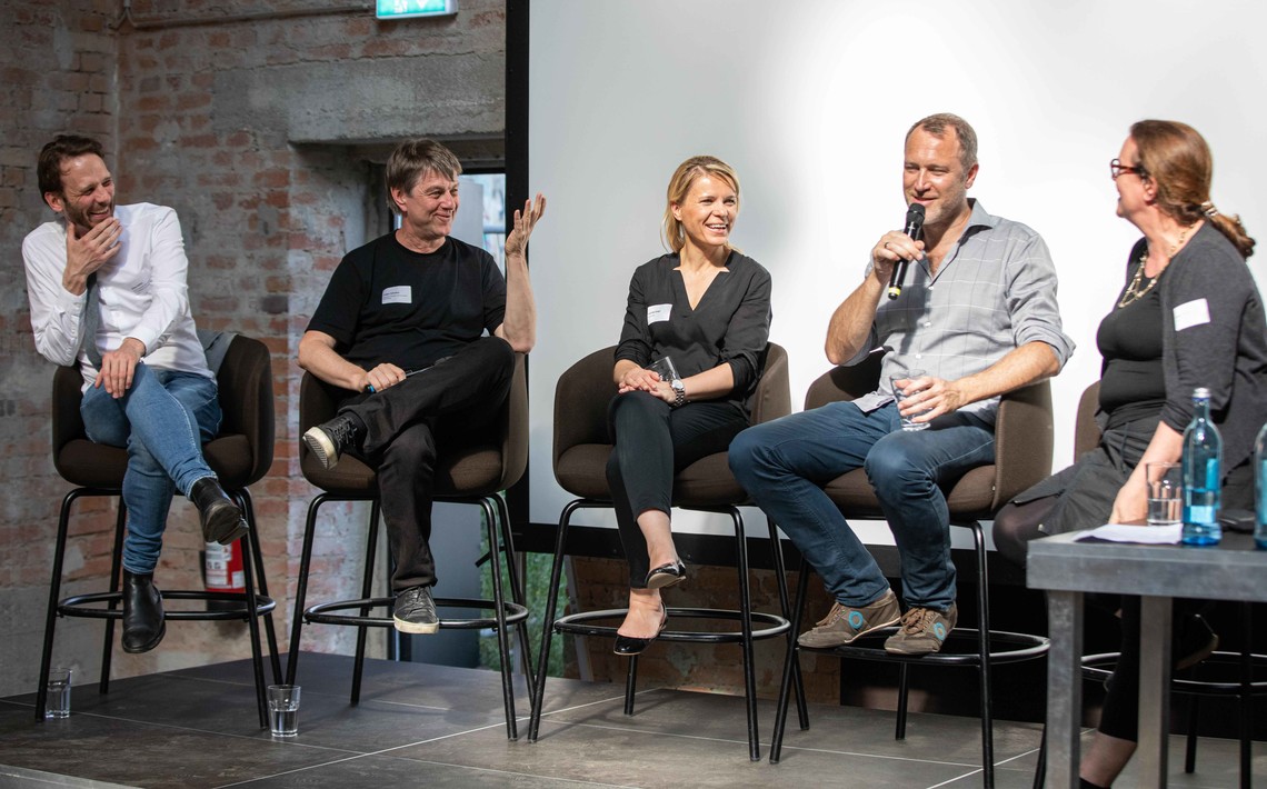 Denkfest 2019 - Podiumsdiskussion (v.l.) Johan Holten (Kunsthalle Baden-Baden, des. Leiter Kunsthalle Mannheim), Holger Schultze (Theater und Orchester Heidelberg), Dominika Szope (ZKM Karlsruhe), Christian Holtzhauer (Nationaltheater Mannheim) und Esther Slevogt (nachtkritik.de).   | © MRN GmbH/Arthur Bauer