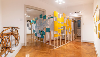Einer der Ausstellungsräume der Ausstellung "Stadt, Land, Heimat" | © VRRN /Schwerdt