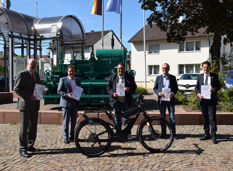 Gruppenbild mit einem Fahrrad  | © MWWLW-RLP