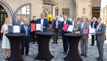 v.l.n.r. (im Vordergrund): Dr. Christine Brockmann, Philipp Otto Vock, Patrick Burghardt, Christian Engelhardt, Stefan Dallinger, Ralph Schlusche | © MRN GmbH/Schwerdt v.l.n.r. (im Vordergrund): Dr. Christine Brockmann, Philipp Otto Vock, Patrick Burghardt, Christian Engelhardt, Stefan Dallinger, Ralph Schlusche | © MRN GmbH/Schwerdt