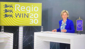Ministerin für Wirtschaft, Arbeit und Wohnungsbau, Dr. Nicole Hoffmeister MdL-Kraut bei der Prämierung der RegioWin-Gewinner | © VRRN Ministerin für Wirtschaft, Arbeit und Wohnungsbau, Dr. Nicole Hoffmeister MdL-Kraut bei der Prämierung der RegioWin-Gewinner | © VRRN
