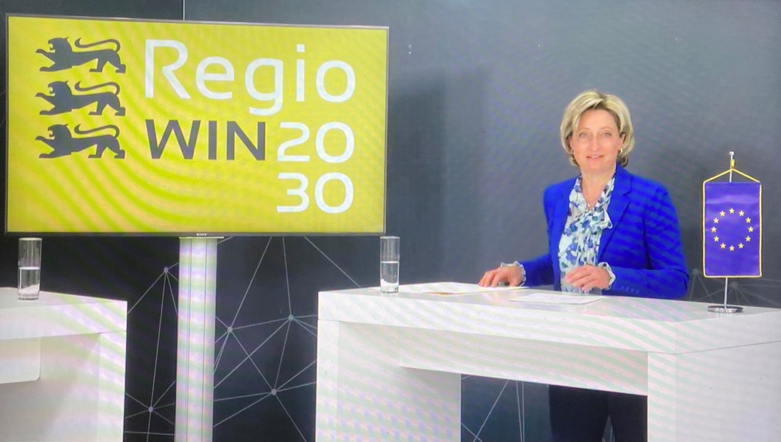 Ministerin für Wirtschaft, Arbeit und Wohnungsbau, Dr. Nicole Hoffmeister MdL-Kraut bei der Prämierung der RegioWin-Gewinner | © VRRN