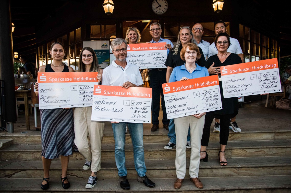 Glückliche Gesichter nach dem 11. ZMRN-Golf-Cup: Fünf Projekte in Rhein-Neckar werden mit je 4.000 Euro gefördert | © ZMRN e.V./K. Hecke
