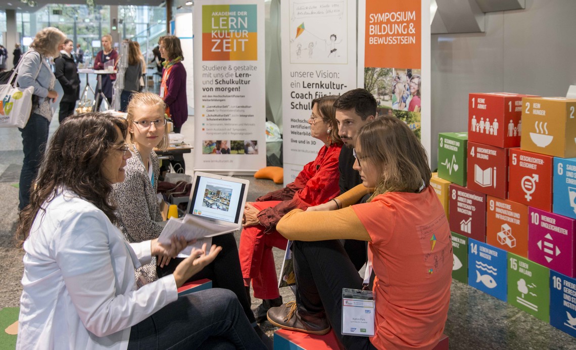 Netzwerken beim Bildungsgipfel educon | © MRN GmbH