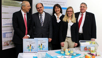 Bundesernährungsminister Christian Schmidt informierte sich im Februar 2017 bei der Dr. Rainer Wild-Stiftung über "Abenteuer Essen" | © Dr. Rainer Wild-Stiftung Bundesernährungsminister Christian Schmidt informierte sich im Februar 2017 bei der Dr. Rainer Wild-Stiftung über "Abenteuer Essen" | © Dr. Rainer Wild-Stiftung