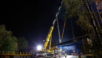 Autokran im Einsatz | © Hellmich Kranservice GmbH Autokran im Einsatz | © Hellmich Kranservice GmbH