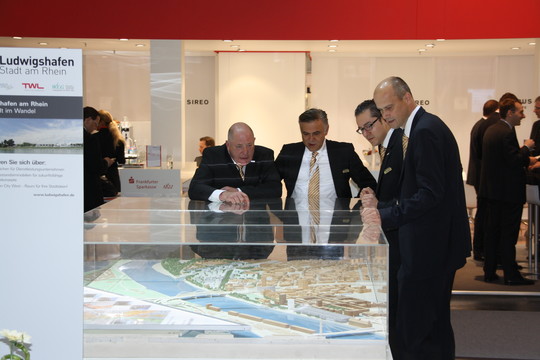 Gemeinschaftsstand der Metropolregion Rhein-Neckar bei der Gewerbeimmobilienmesse "Expo Real" in München | © MRN GmbH Gemeinschaftsstand der Metropolregion Rhein-Neckar bei der Gewerbeimmobilienmesse "Expo Real" in München | © MRN GmbH