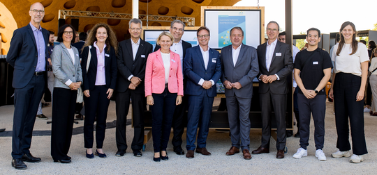 Gruppenbild von Projektinitiatoren und weiteren Stakeholdern | © Hillnhütter Fotografie