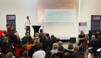 Diskussion zur "Kulturvision Rhein-Neckar" beim Denkfest | © MRN GmbH / Gunnar Fuchs Diskussion zur "Kulturvision Rhein-Neckar" beim Denkfest | © MRN GmbH / Gunnar Fuchs