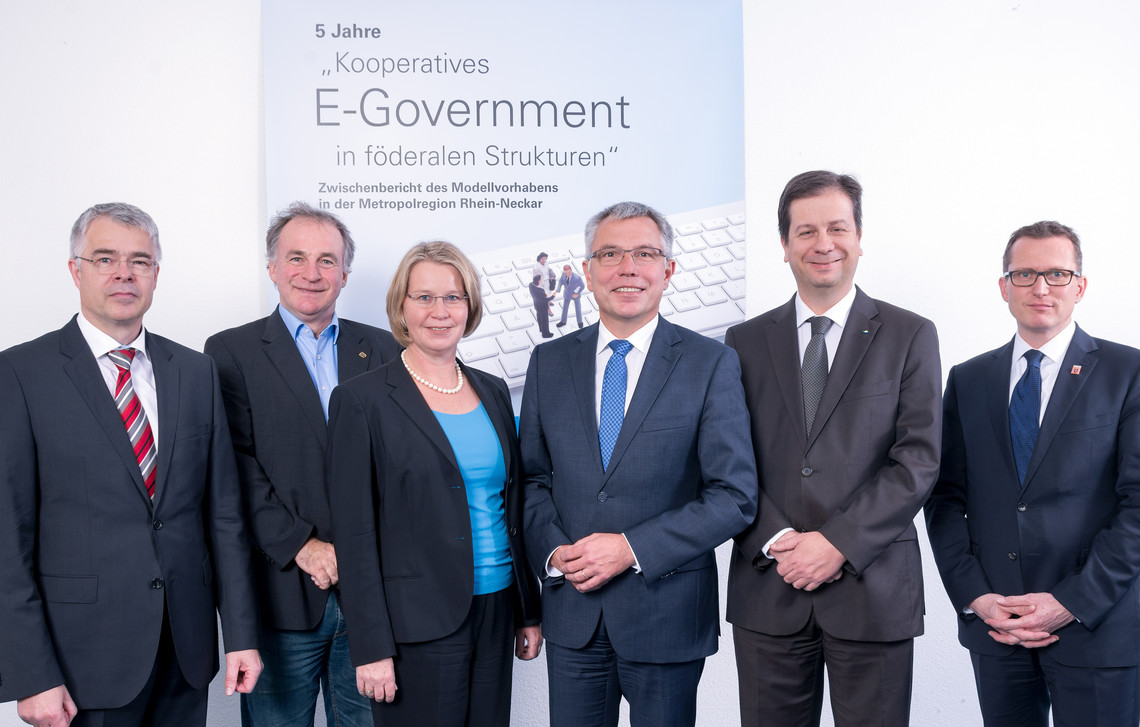 Blicken auf eine erfolgreiche Zusammenarbeit zurück: Vertreter der Länder Baden-Württemberg, Hessen und Rheinland-Pfalz und der Metropolregion Rhein-Neckar | © Metropolregion Rhein-Neckar GmbH / Tobias Schwerdt