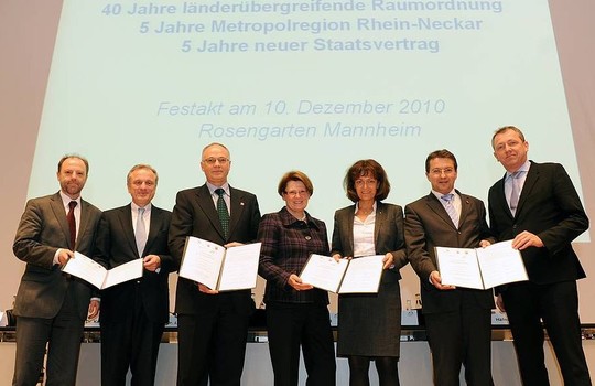 Unterzeichnung der Kooperationsvereinbarung für das E-Government-Modellvorhaben im Jahr 2010 | © VRRN