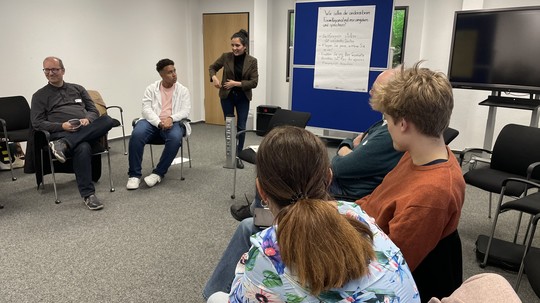 Menschen sitzen in einem Workshop | © VRRN / LH